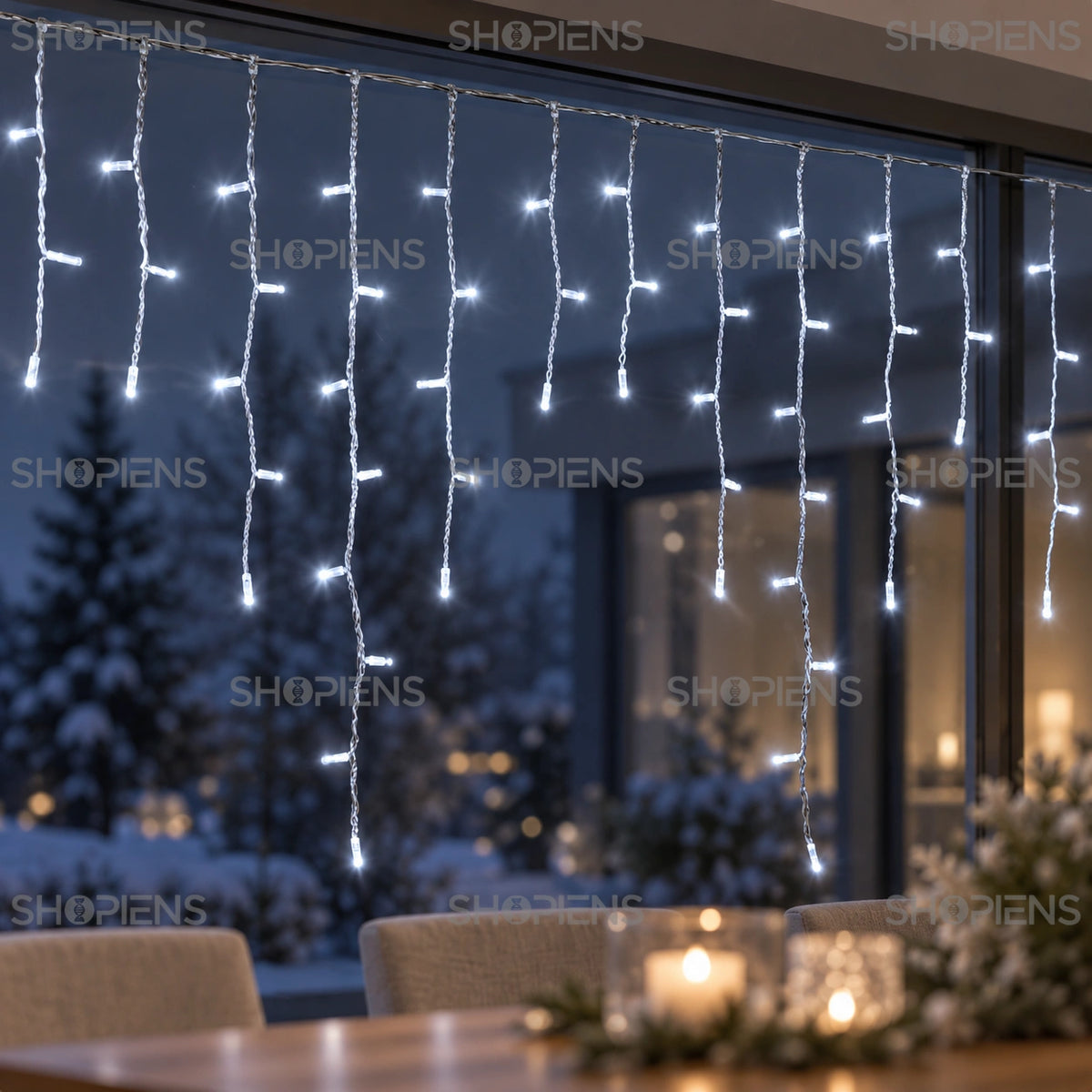 Perdea cu 500 LED-uri alb rece și cablu transparent, la fereastra unei sufragerii moderne | Shopiens®