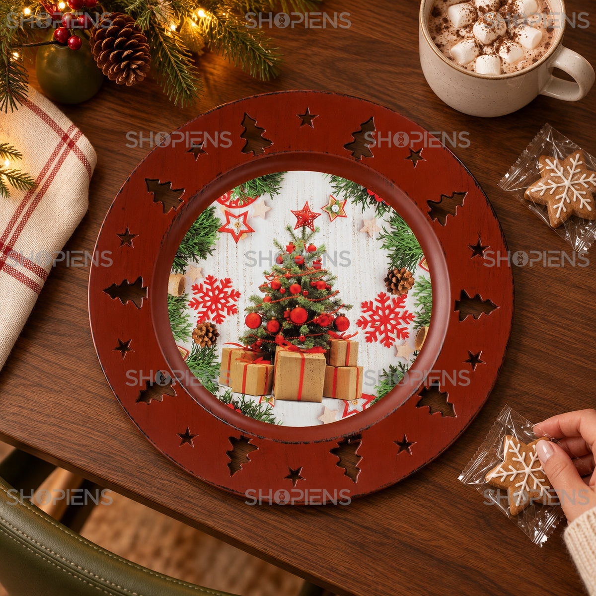 Platou decorativ din plastic cu brad și margine decupată, Ø33 cm, în decor de bucătărie, decor neinclus | Shopiens®