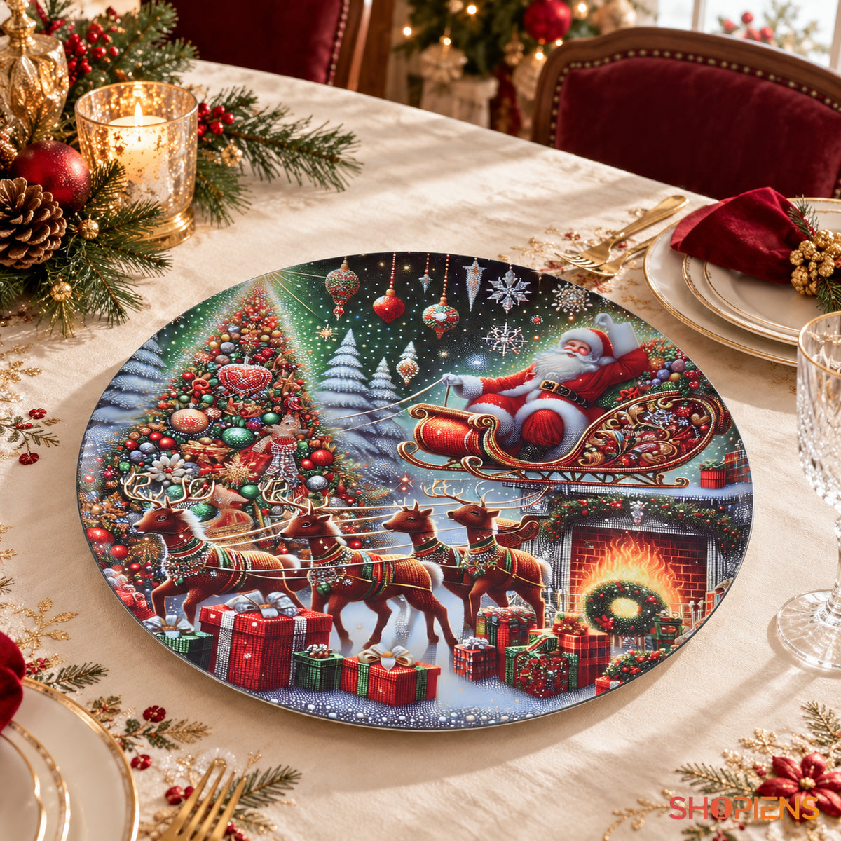 Platou din plastic cu Moș Crăciun în sanie și reni, Ø40 cm, pe masa festivă, decor neinclus | Shopiens®