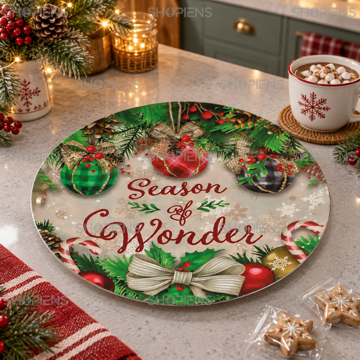 Platou decorativ din plastic cu globuri și fundă, Ø40 cm, în decor de bucătărie, decor neinclus | Shopiens®