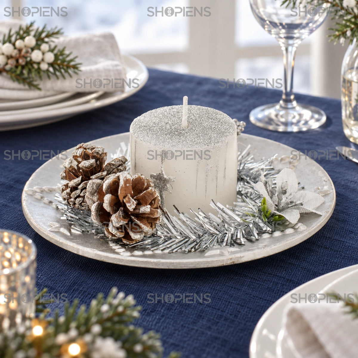 Platou argintiu cu lumânare și conuri, 14 cm – pe masa festivă | Shopiens®