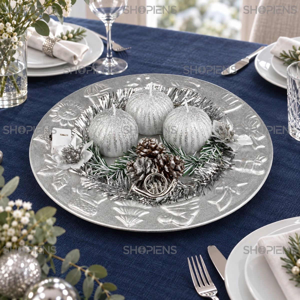 Platou cu trei lumânări argintii și LED-uri, 24 cm – pe masa festivă | Shopiens®