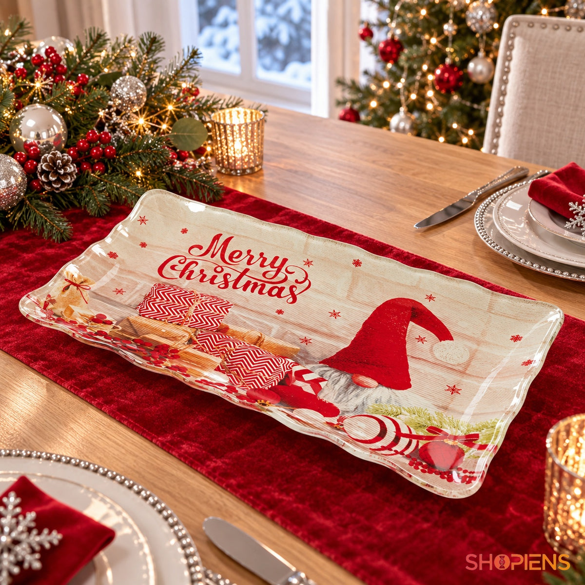 Platou dreptunghiular din sticlă cu gnom și cadouri, 42 × 24 cm, pe masa festivă de Crăciun, decor neinclus | Shopiens®