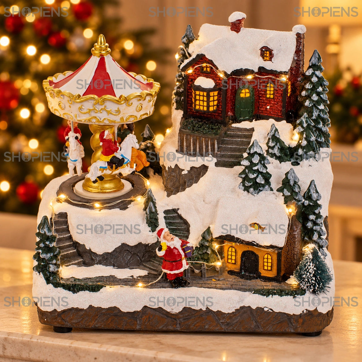 Scenă cu carusel rotativ, căsuță, lumini și muzică, 20 cm pe șemineu, într-un decor de seară cu lumini de Crăciun | Shopiens®