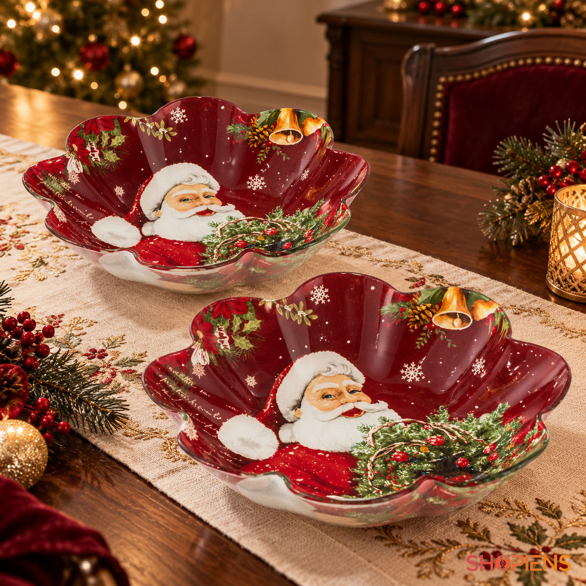 Set 2 boluri bordo din sticlă cu Moș Crăciun și coroniță, Ø23 cm, 800 ml, pe masa festivă, decor neinclus | Shopiens®