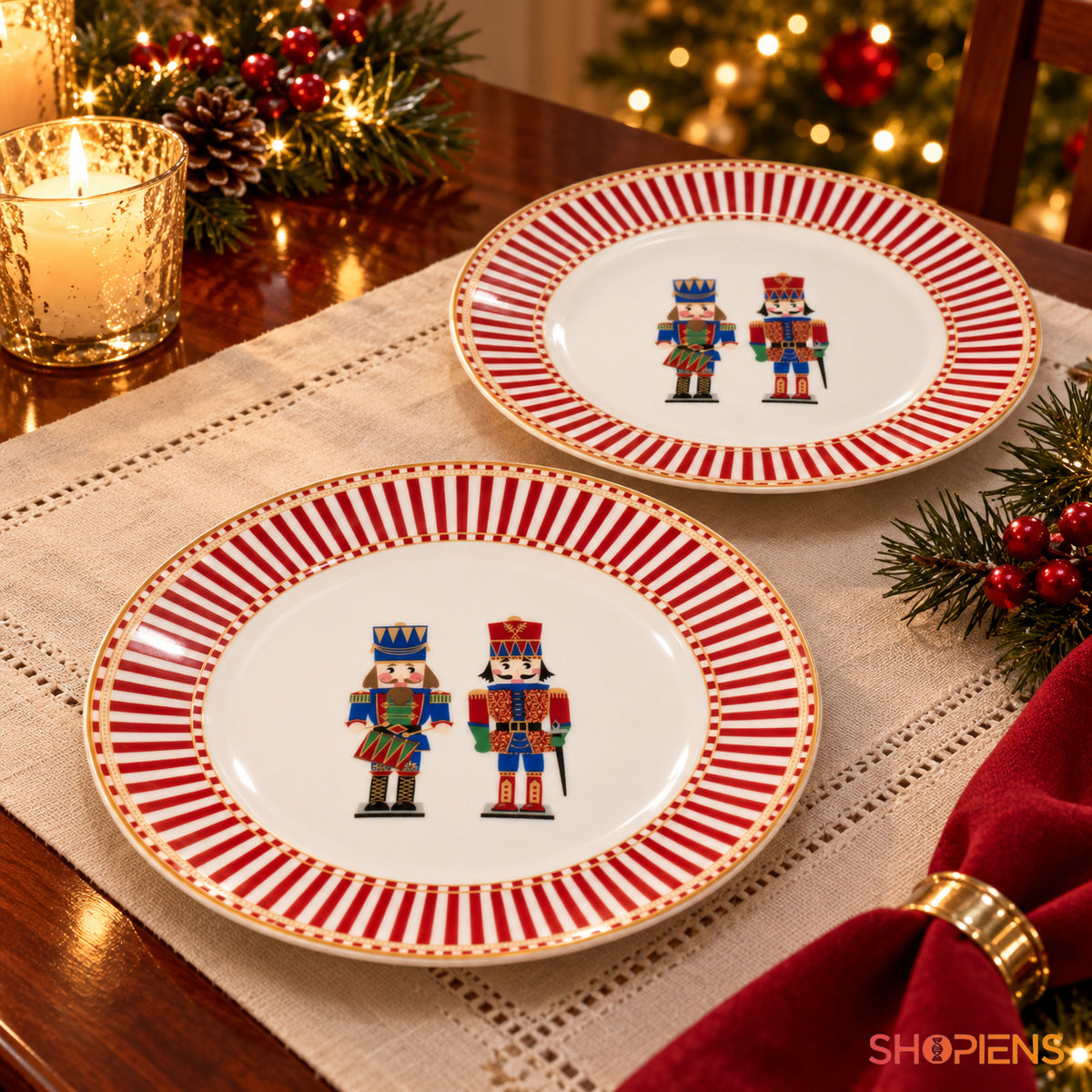 Set 2 farfurii din porțelan cu soldați de Crăciun, Ø19 cm, pe masa festivă de Crăciun, decor neinclus | Shopiens®