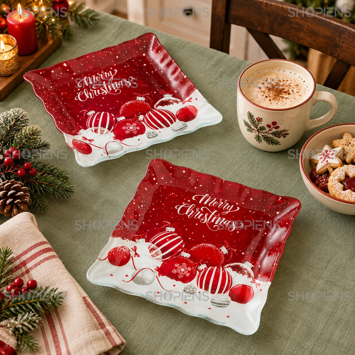 Set 2 farfurii de desert din sticlă cu globuri roșii, 17 × 17 cm, în decor alternativ de Crăciun, decor neinclus | Shopiens®