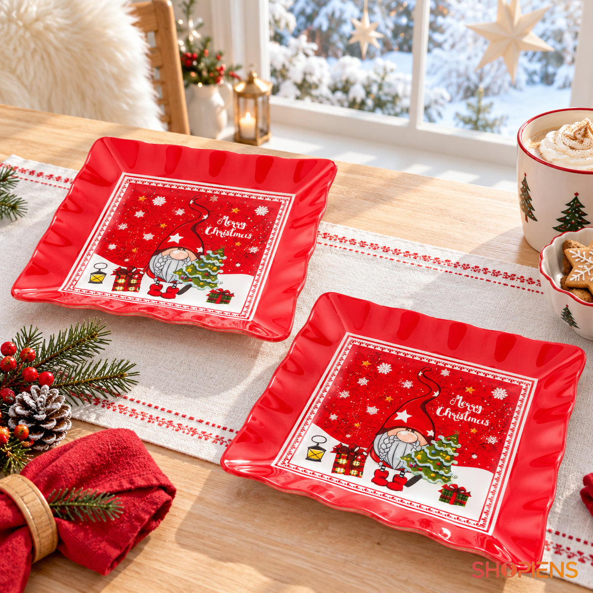 Set 2 farfurii de desert din sticlă cu gnom și brad, 17 × 17 cm, pe masa festivă de Crăciun, decor neinclus | Shopiens®