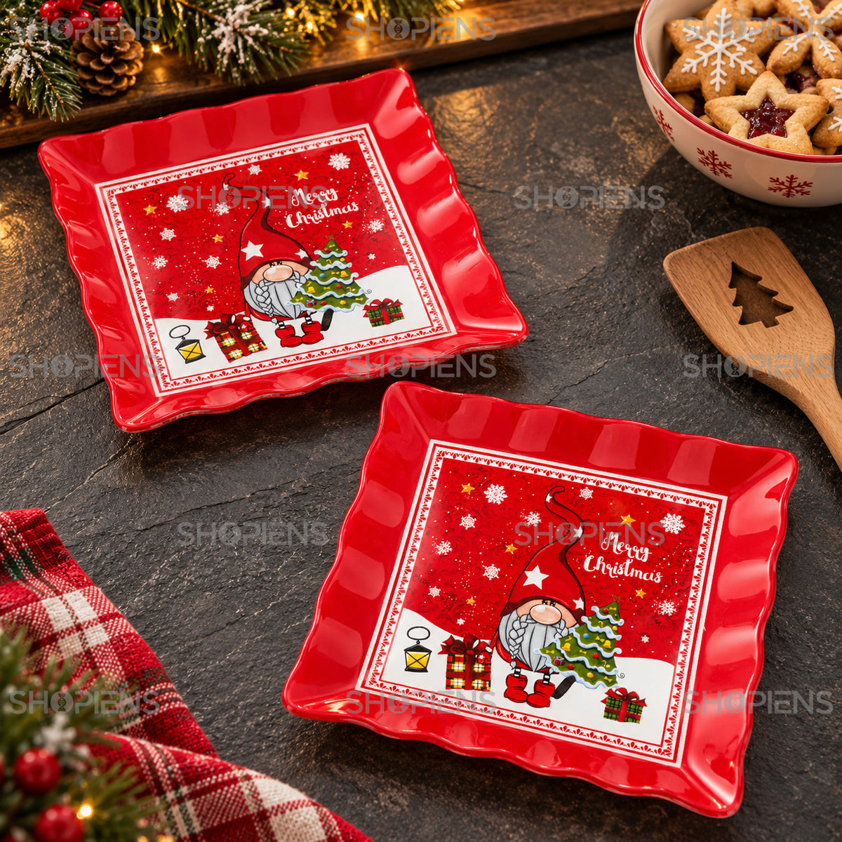 Set 2 farfurii de desert din sticlă cu gnom și brad, 17 × 17 cm, în decor alternativ de Crăciun, decor neinclus | Shopiens®