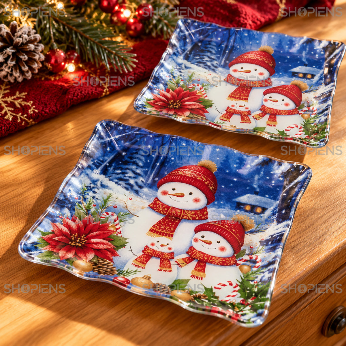 Set 2 farfurii de desert din sticlă cu oameni de zăpadă, 17 × 17 cm, detaliu al imprimeului și marginii, decor neinclus | Shopiens®