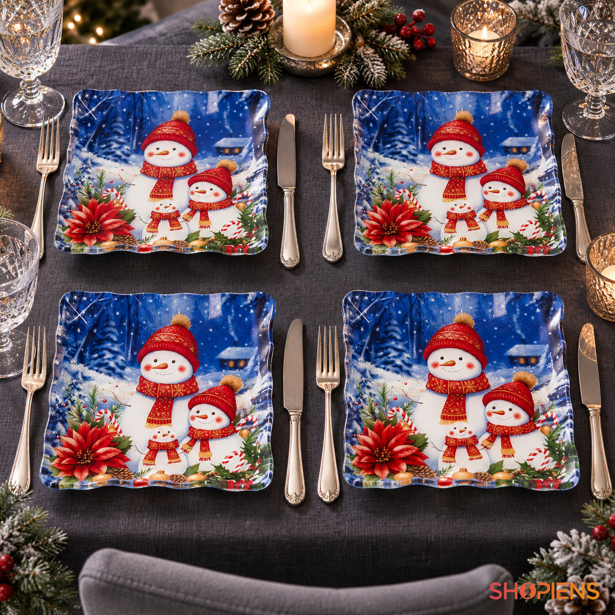 Set 4 farfurii de desert din sticlă cu oameni de zăpadă, 17 × 17 cm, pe masa festivă de Crăciun, decor neinclus | Shopiens®