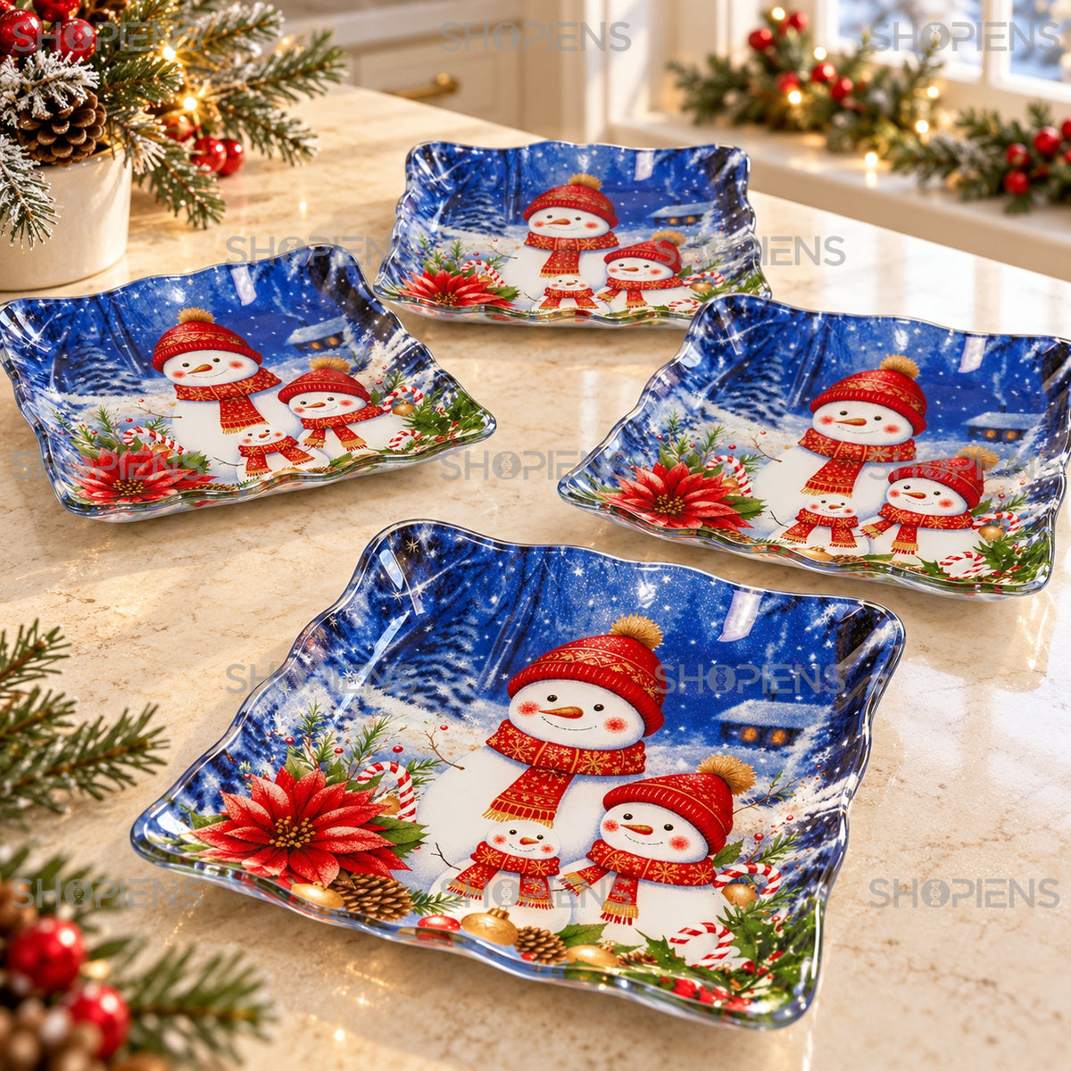 Set 4 farfurii de desert din sticlă cu oameni de zăpadă, 17 × 17 cm, detaliu al imprimeului și marginii, decor neinclus | Shopiens®