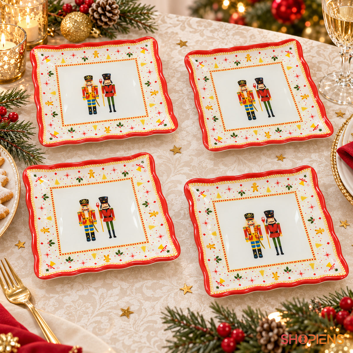 Set 4 farfurii din sticlă cu spărgători de nuci, 17 × 17 cm, pe masa festivă de Crăciun, decor neinclus | Shopiens®