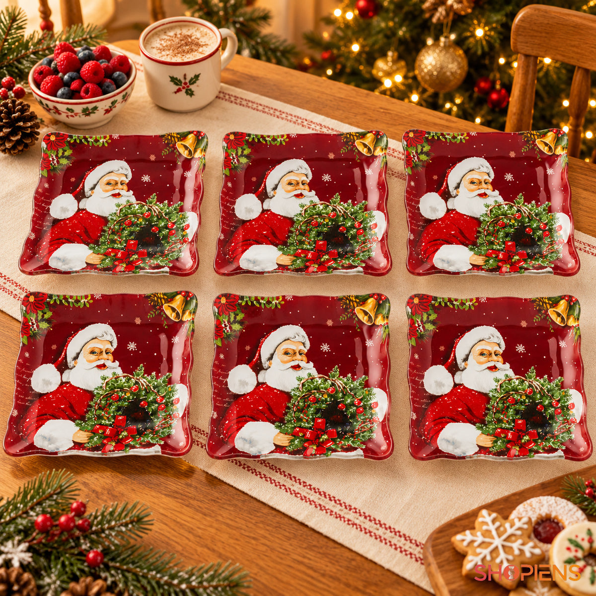 Set 6 farfurii din sticlă cu Moș Crăciun și coroniță, 17 × 17 cm, pe masa festivă de Crăciun, decor neinclus | Shopiens®