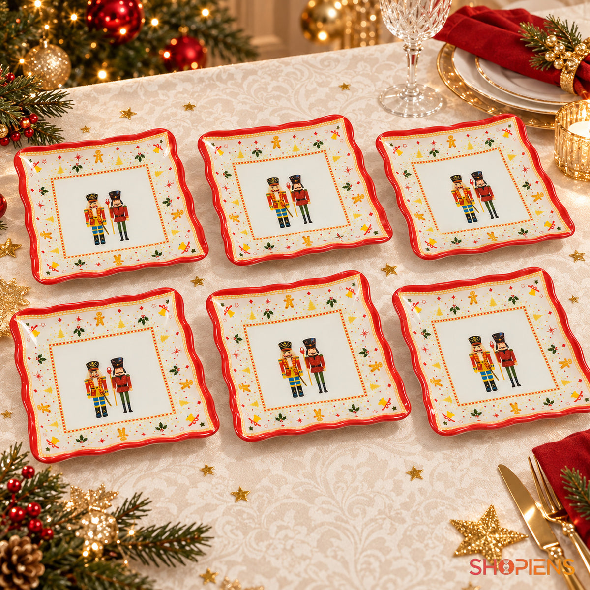 Set 6 farfurii din sticlă cu spărgători de nuci, 17 × 17 cm, pe masa festivă de Crăciun, decor neinclus | Shopiens®