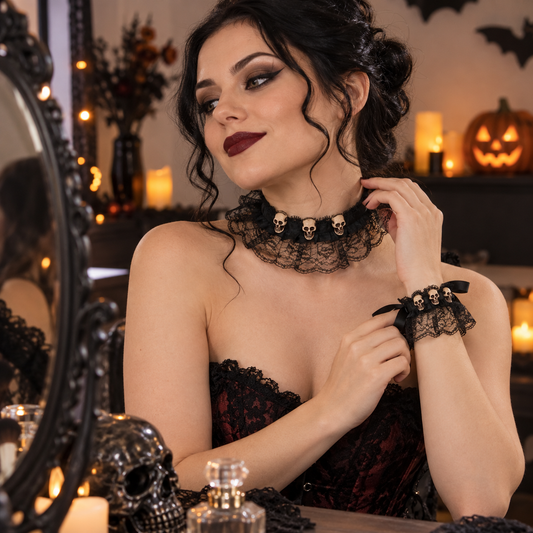 Set Gotic Cu Choker Si Bratara Din Dantela Cu Cranii - in folosinta 2 - Shopiens