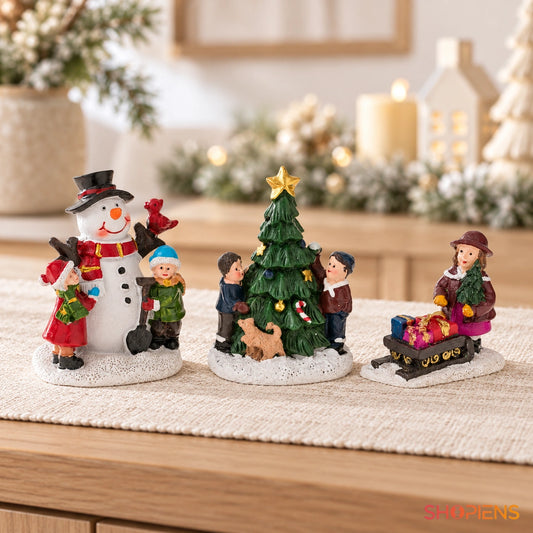 Set de scene cu copii, om de zăpadă și săniuță, 3 piese pe o consolă, într-un decor festiv în lumină naturală | Shopiens®