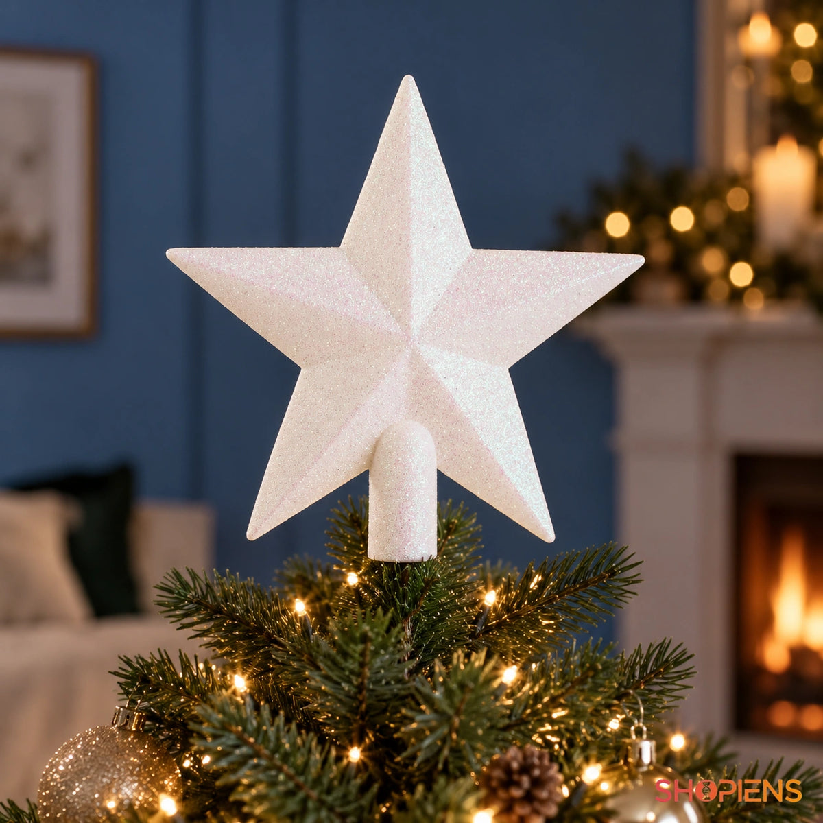 Stea albă 3D cu glitter pentru vârful bradului, 20 cm în vârful bradului, într-un decor de seară cu lumini calde | Shopiens®