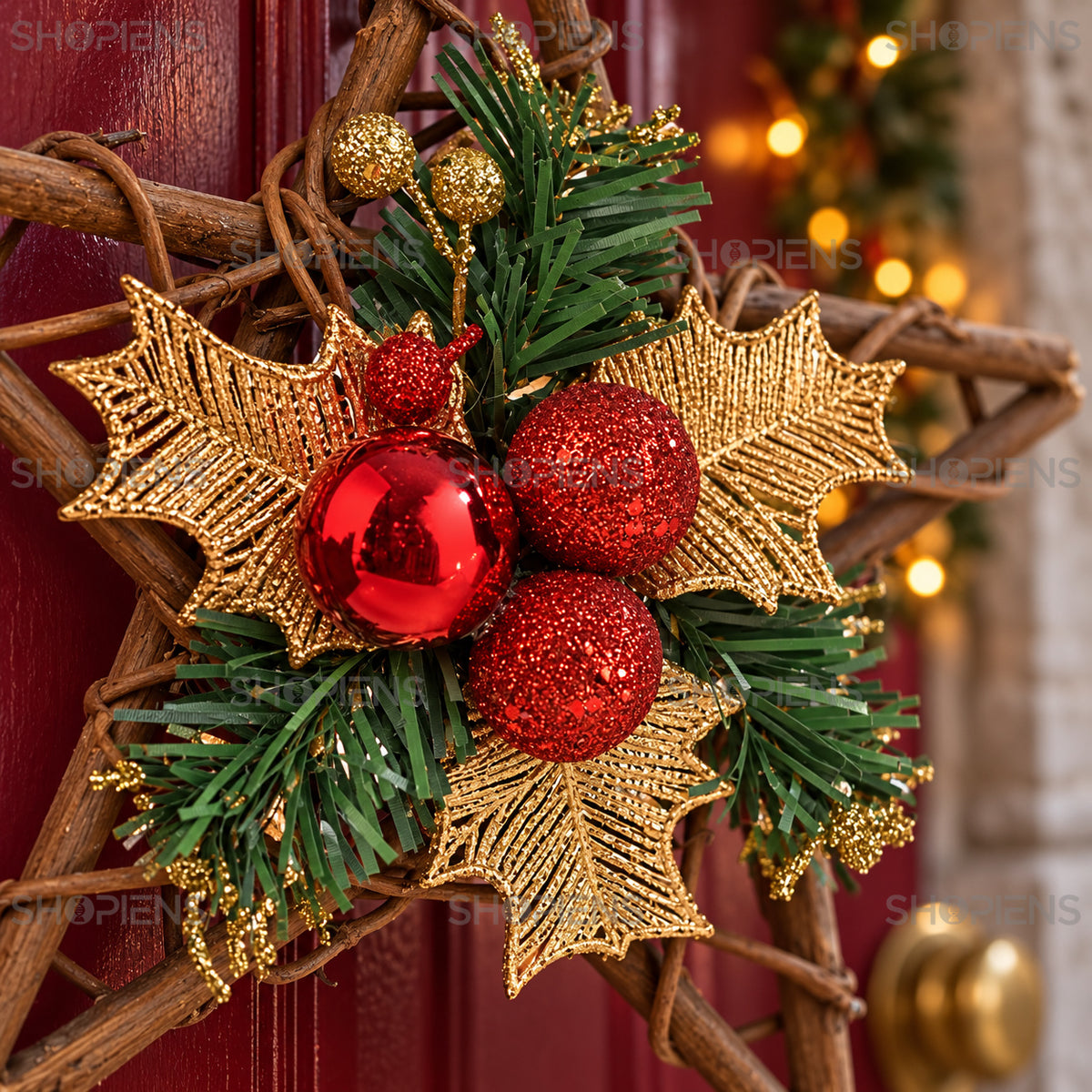 Stea decorativă cu globuri roșii și frunze aurii, 20 cm, detaliu apropiat al designului, decor neinclus | Shopiens®