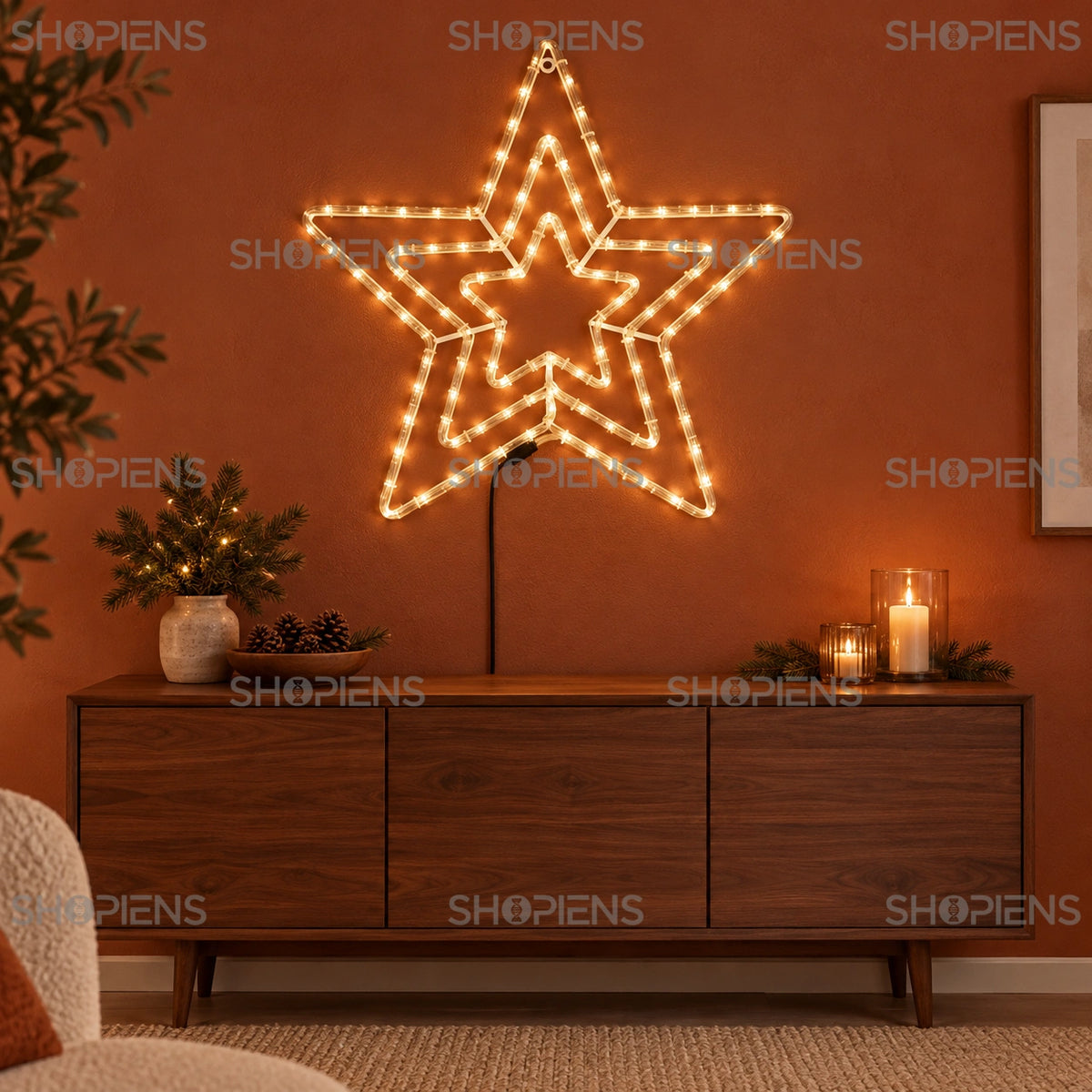 Stea triplă luminoasă de 63 cm deasupra unui bufet din nuc | Shopiens®