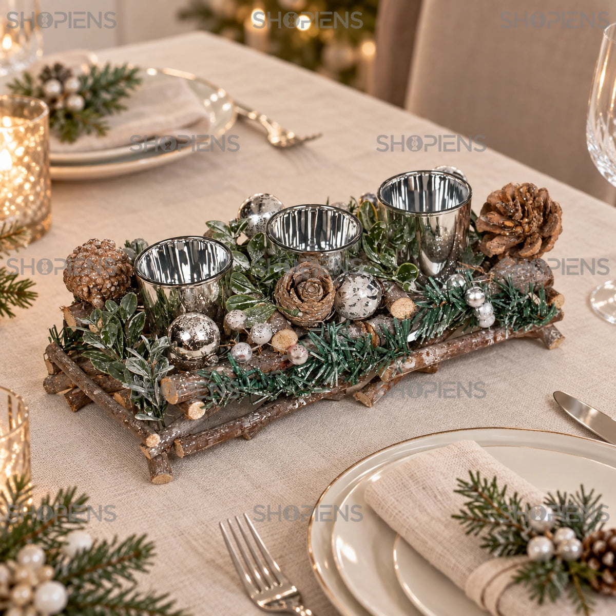 Suport triplu pentru lumânări cu decor argintiu, 28 cm pe masa festivă de Crăciun | Shopiens®