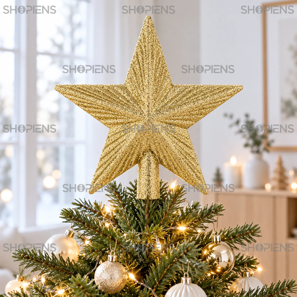 Vârf de brad stea 3D aurie cu glitter, 15 cm în coroana bradului, lângă fereastră, în lumină de zi | Shopiens®