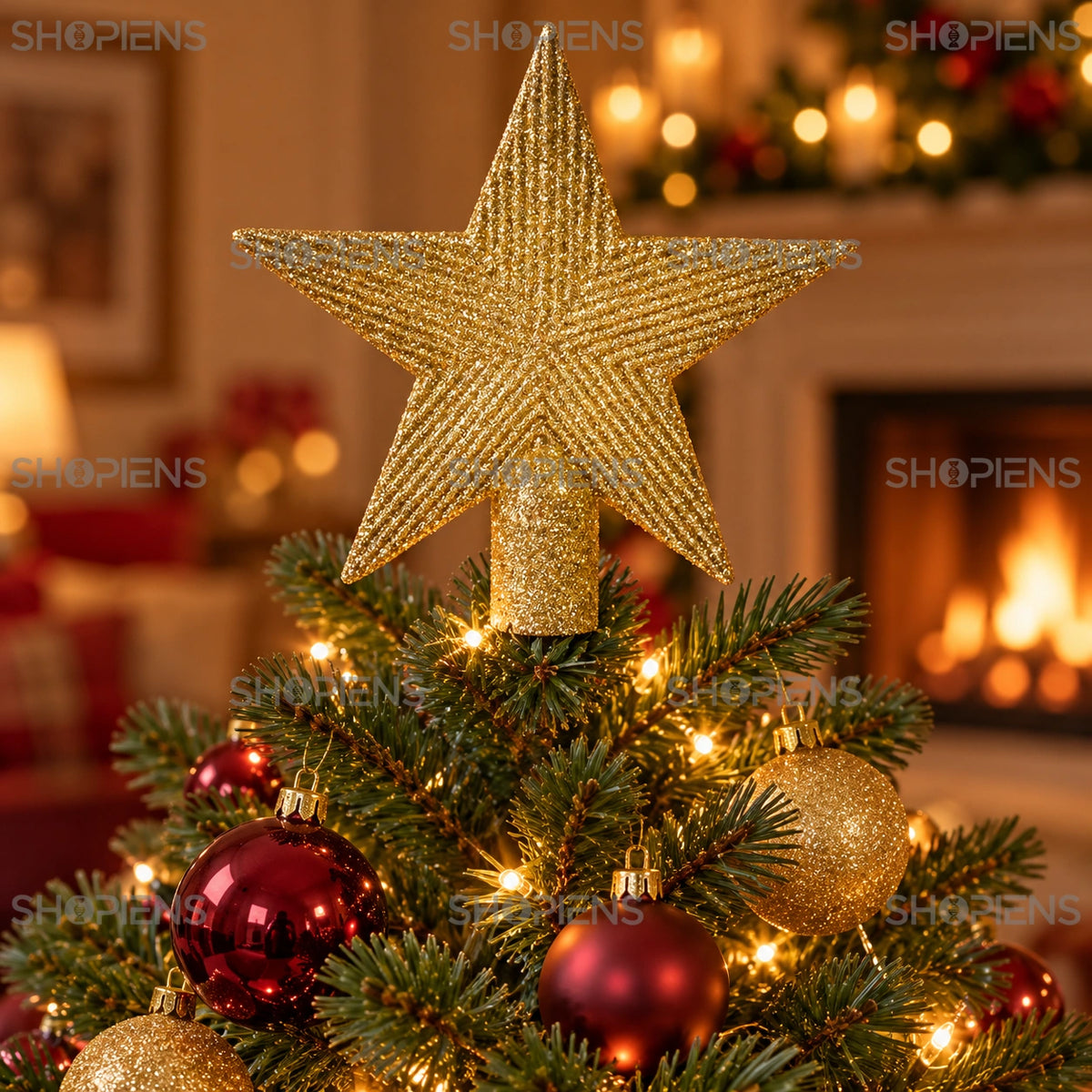 Vârf pentru brad stea aurie cu glitter fin, 15 cm în vârful bradului, într-un decor de seară cu lumini calde | Shopiens®