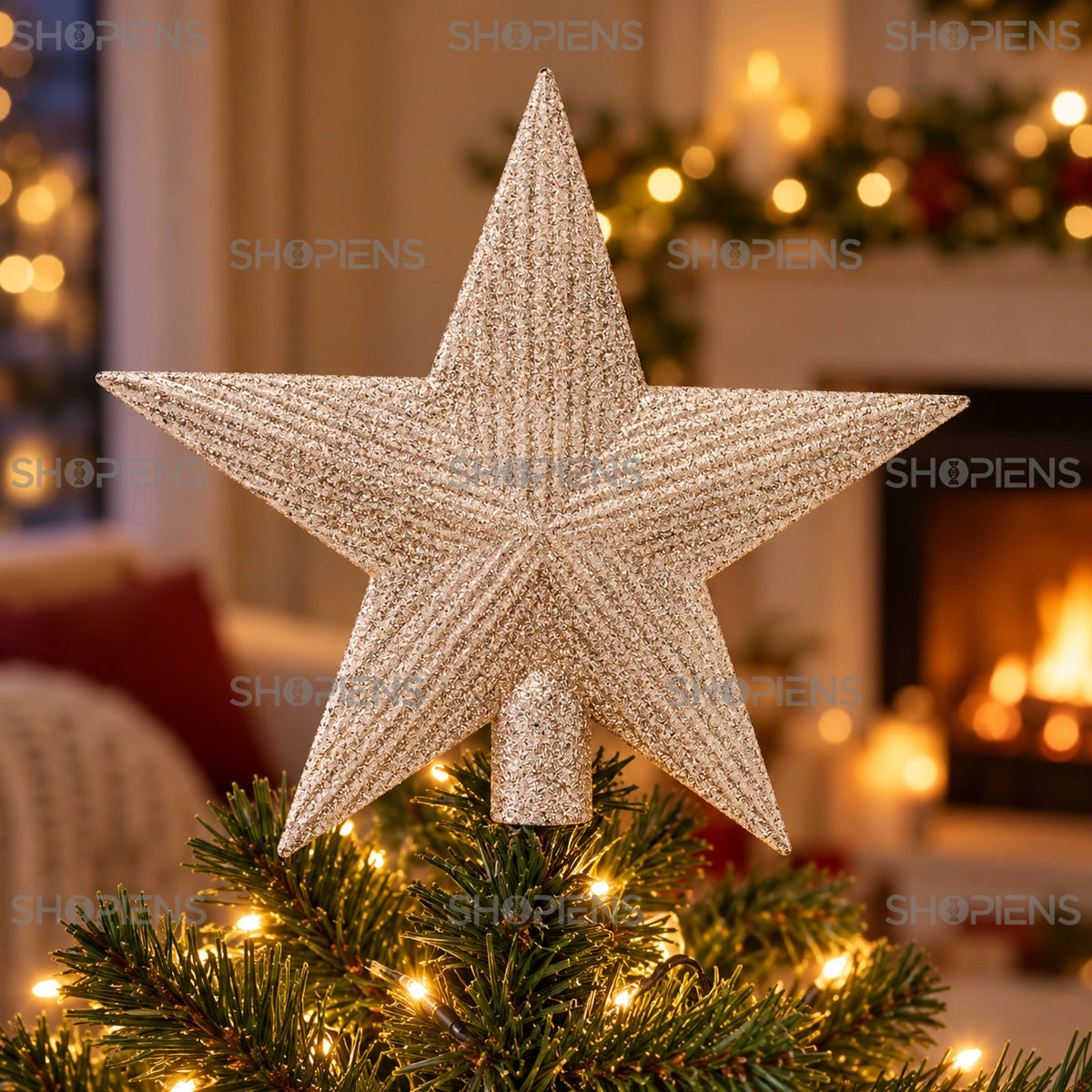 Vârf de brad stea bej cu sclipici, 22 cm în vârful bradului, într-un decor de seară cu lumini calde | Shopiens®
