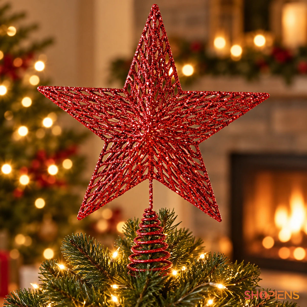 Vârf de brad stea roșie 3D cu glitter și model, 33 cm în vârful bradului, într-un decor de seară cu lumini calde | Shopiens®